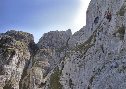 Violazione di domicilio, Il Tempio, Monte Sirente - Ultimi sforzi per Cristiano di forzare un tratto di VII: poco dopo sarà il turno di Domenico