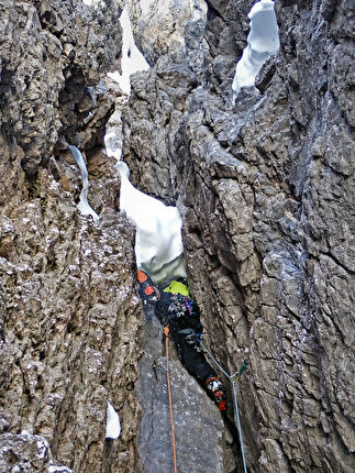 Vertical Pleasure, Cima Tosa Dolomiti di Brenta, Ruggero Samanden, Emanuele Andreozzi - L'apertura di 'Vertical Pleasure' alla Cima Tosa nelle Dolomiti di Brenta (Ruggero Samanden, Emanuele Andreozzi 10-11/03/2026)