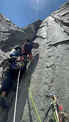 Punta Zanzi Chile - The first ascent of 'Ira de Gugal' on Punta Zanzi in Chile (Baltazar Calera, Joaquin Guglielmetti, Santiago Guglielmetti, Matías Tapia Artigas)