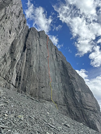 Punta Zanzi Chile - The first ascent of 'Ira de Gugal' on Punta Zanzi in Chile (Baltazar Calera, Joaquin Guglielmetti, Santiago Guglielmetti, Matías Tapia Artigas)