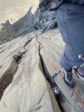 Punta Zanzi Chile - The first ascent of 'Ira de Gugal' on Punta Zanzi in Chile (Baltazar Calera, Joaquin Guglielmetti, Santiago Guglielmetti, Matías Tapia Artigas)