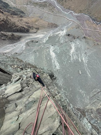 Punta Zanzi Chile - The first ascent of 'Ira de Gugal' on Punta Zanzi in Chile (Baltazar Calera, Joaquin Guglielmetti, Santiago Guglielmetti, Matías Tapia Artigas)