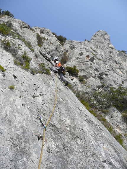 Spigolo Bonatti, Capo d'Uomo - Sul secondo tiro dello Spigolo Bonatti (6a, 240m) a Capo d'Uomo all'Argentario