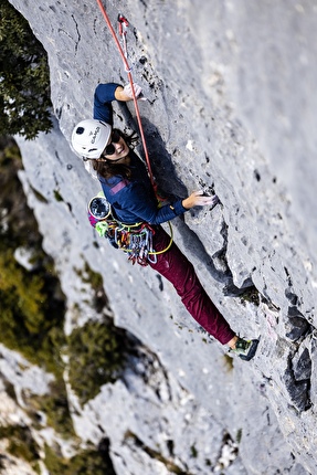 Laura Pineau, Elsa Ponz - Laura Pineau and Elsa Ponzo climbing 100 multi-pitch routes in Provence in under 50 days, spring 2026