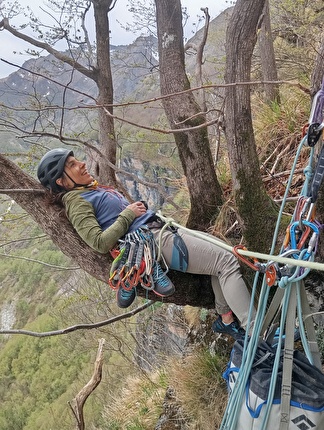 Nubivagare, Monte Roccandagia, Alpi Apuane - L'apertura di 'Nubivagare, tra sogni e idee' al Monte Roccandagia nelle Alpi Apuane (Filippo Arigoni, Sara Miliani, Luca Morosi)