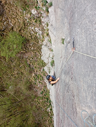 Nubivagare, Monte Roccandagia, Alpi Apuane - L'apertura di 'Nubivagare, tra sogni e idee' al Monte Roccandagia nelle Alpi Apuane (Filippo Arigoni, Sara Miliani, Luca Morosi)