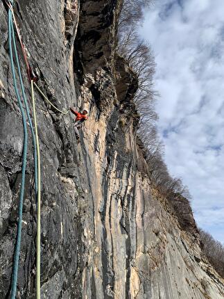 Nubivagare, Monte Roccandagia, Alpi Apuane - L'apertura di 'Nubivagare, tra sogni e idee' al Monte Roccandagia nelle Alpi Apuane (Filippo Arigoni, Sara Miliani, Luca Morosi)