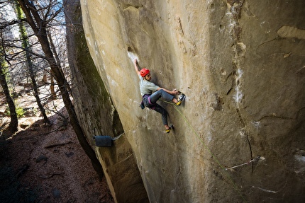 Connor Herson repeats Bon Voyage, E12 trad at Annot