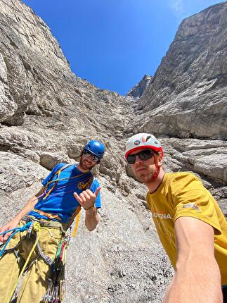 Via Italo-Polacca Burèl, Schiara, Dolomiti, Diego Dellai, Marco Toldo - Diego Dellai & Marco Toldo sulla 'Italo-Polacca' al Burèl (Dolomiti): dopo 4 ore di avvicinamento, ora si inizia a scalare