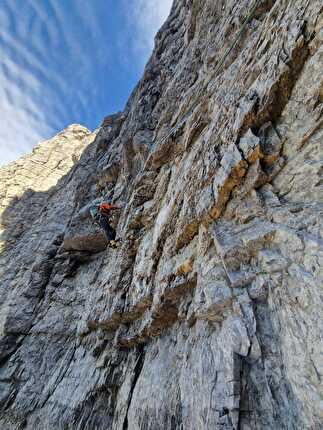 Via Italo-Polacca Burèl, Schiara, Dolomiti, Diego Dellai, Marco Toldo - Diego Dellai & Marco Toldo sulla 'Italo-Polacca' al Burèl (Dolomiti):  tiro 18, primo traverso in artificiale