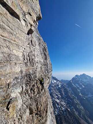 Via Italo-Polacca Burèl, Schiara, Dolomiti, Diego Dellai, Marco Toldo - Diego Dellai & Marco Toldo sulla 'Italo-Polacca' al Burèl (Dolomiti): il grande traverso esposto per fuggire dagli strapiombi