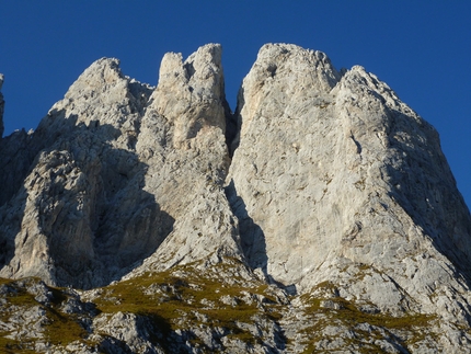 Presolana - Il colpo di coda (7a+, 160m, Stefano Codazzi, Daniele Natali 22/09/2012 ), Presolana: L'imponente parete sud dove sale la via