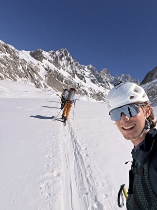 Jorassique Pâques, Grandes Jorasses, Monte Bianco, Pierre Girot, Kilian Moni, Hugo Peruzzo, Arthur Poindefert - Il primo giorno dell'apertura di 'Jorassique Pâques' alla parete nord delle Grandes Jorasses (Pierre Girot, Kilian Moni, Hugo Peruzzo, Arthur Poindefert 3-6/04/2026)