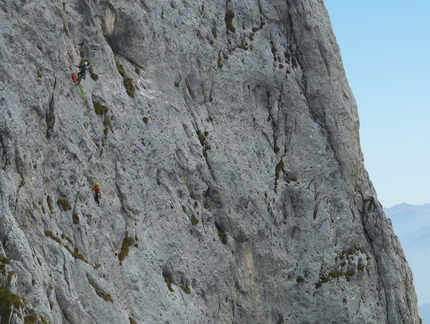 Presolana - Il colpo di coda (7a+, 160m, Stefano Codazzi, Daniele Natali 22/09/2012 ), Presolana: Daniele recupera Stefano su L2