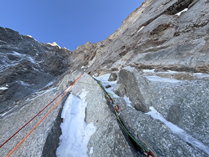 Jorassique Pâques, Grandes Jorasses, Monte Bianco, Pierre Girot, Kilian Moni, Hugo Peruzzo, Arthur Poindefert - Il secondo giorno dell'apertura di 'Jorassique Pâques' alla parete nord delle Grandes Jorasses (Pierre Girot, Kilian Moni, Hugo Peruzzo, Arthur Poindefert 3-6/04/2026)
