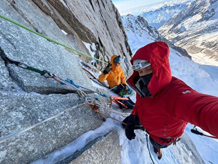 Jorassique Pâques, Grandes Jorasses, Monte Bianco, Pierre Girot, Kilian Moni, Hugo Peruzzo, Arthur Poindefert - Il secondo giorno dell'apertura di 'Jorassique Pâques' alla parete nord delle Grandes Jorasses (Pierre Girot, Kilian Moni, Hugo Peruzzo, Arthur Poindefert 3-6/04/2026)
