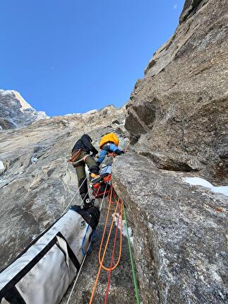 Jorassique Pâques, Grandes Jorasses, Monte Bianco, Pierre Girot, Kilian Moni, Hugo Peruzzo, Arthur Poindefert - Il secondo giorno dell'apertura di 'Jorassique Pâques' alla parete nord delle Grandes Jorasses (Pierre Girot, Kilian Moni, Hugo Peruzzo, Arthur Poindefert 3-6/04/2026)