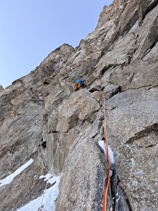 Jorassique Pâques, Grandes Jorasses, Monte Bianco, Pierre Girot, Kilian Moni, Hugo Peruzzo, Arthur Poindefert - Il quarto giorno dell'apertura di 'Jorassique Pâques' alla parete nord delle Grandes Jorasses (Pierre Girot, Kilian Moni, Hugo Peruzzo, Arthur Poindefert 3-6/04/2026)
