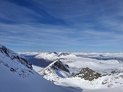 Scialpinismo Narvik Nordland Norvegia - Scialpinismo attorno a Narvik nel Nordland in Norvegia: Storfjellet (1633m)