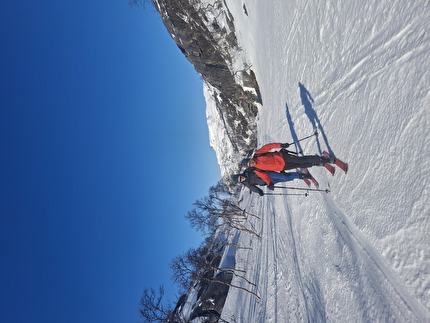 Scialpinismo Narvik Nordland Norvegia - Scialpinismo attorno a Narvik nel Nordland in Norvegia: Nevertind (1420m)
