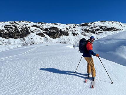 Scialpinismo Narvik Nordland Norvegia - Scialpinismo attorno a Narvik nel Nordland in Norvegia: Nevertind (1420m)