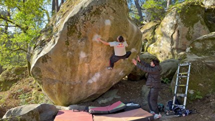 Oriane Bertone 'feeling strong' in Fontainebleau