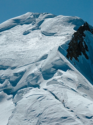 Chamonix Mont Blanc, Samuel Equy, Mathéo Jacquemoud - Mathéo Jacquemoud and Samuel Equy setting the Mont Blanc round trip fastest known time in 4:41 on Saturday 25 April 2026