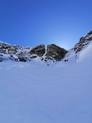 Archangel Thunderbird, Hinterrhein Svizzera, Dilshan Fernando, Jorge Palacios - La salita di 'Archangel Thunderbird' a Hinterrhein (Rheinwald / Valle delle Meraviglie) in Svizzera (Dilshan Fernando, Jorge Leonel Palacios 03/2026)