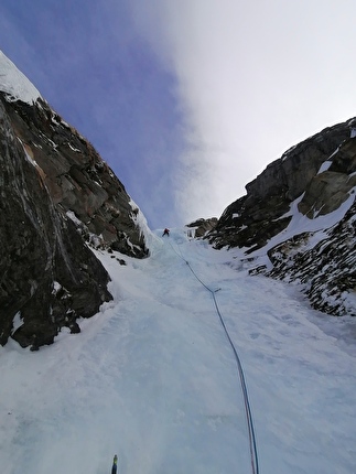 Archangel Thunderbird, Hinterrhein Svizzera, Dilshan Fernando, Jorge Palacios - La salita di 'Archangel Thunderbird' a Hinterrhein (Rheinwald / Valle delle Meraviglie) in Svizzera (Dilshan Fernando, Jorge Leonel Palacios 03/2026)