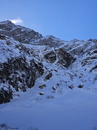 Archangel Thunderbird, Hinterrhein Svizzera, Dilshan Fernando, Jorge Palacios - La salita di 'Archangel Thunderbird' a Hinterrhein (Rheinwald / Valle delle Meraviglie) in Svizzera (Dilshan Fernando, Jorge Leonel Palacios 03/2026)