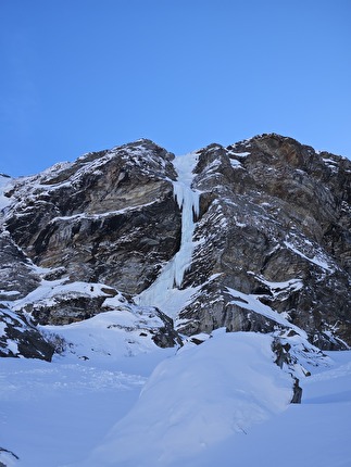 Archangel Thunderbird, Hinterrhein Svizzera, Dilshan Fernando, Jorge Palacios - La salita di 'Archangel Thunderbird' a Hinterrhein (Rheinwald / Valle delle Meraviglie) in Svizzera (Dilshan Fernando, Jorge Leonel Palacios 03/2026)