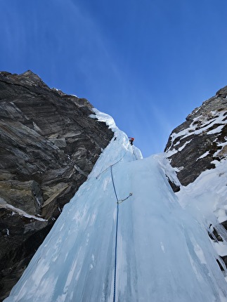Archangel Thunderbird, Hinterrhein Svizzera, Dilshan Fernando, Jorge Palacios - La salita di 'Archangel Thunderbird' a Hinterrhein (Rheinwald / Valle delle Meraviglie) in Svizzera (Dilshan Fernando, Jorge Leonel Palacios 03/2026)