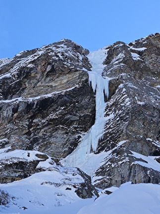 Archangel Thunderbird, Hinterrhein Svizzera, Dilshan Fernando, Jorge Palacios - La salita di 'Archangel Thunderbird' a Hinterrhein (Rheinwald / Valle delle Meraviglie) in Svizzera (Dilshan Fernando, Jorge Leonel Palacios 03/2026)