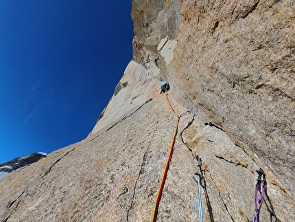 Monte Bianco Divine + Freney Combo, Luca Ducoli, Mirco Grasso, Giacomo Mauri  - Il concatenamento di 'Divine Providence' e 'Pilone Centrale del Frêney' sul Monte Bianco (Luca Ducoli, Mirco Grasso, Giacomo Mauri 25-27/04/2026)