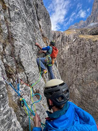 Nave dell’Eco, Cima Mai-Nef, Pale di San Martino, Dolomiti - La prima ripetizione della via 'Nave dell’Eco' alla Cima Mai-Nef, Pale di San Martino, Dolomiti (Ruggero Alberti, Renzo Corona, Alex Zuglian 04/2026)