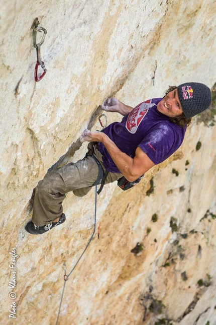 Stefan Glowacz - Stefan Glowacz sulla sua via Golden Shower (8b+, 150m) nel Verdon, Francia.