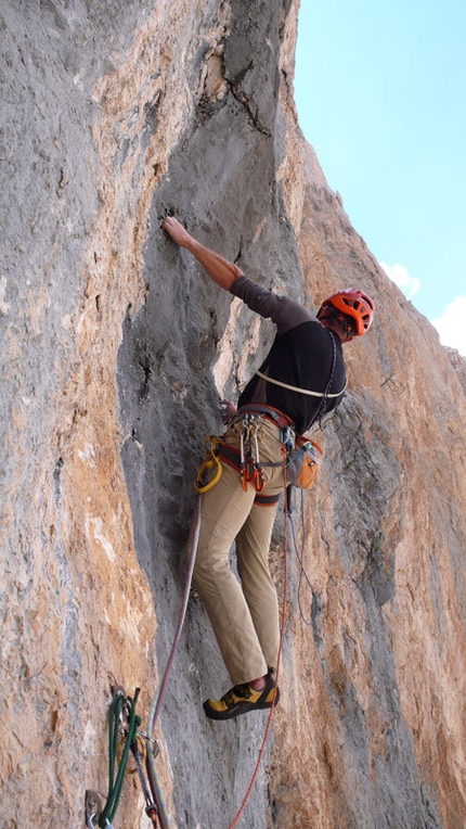 Aladaglar, Turkey 2012 - Nicola Sartori discovering the crux pitch of Nessun, Cima Vay Vay