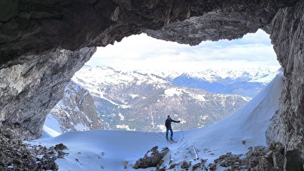 Cima Rocca, Dolomiti di Brenta, Luca Dallavalle, Roberto Dallavalle - Cima Rocca Canalone Ovest (Dolomiti di Brenta): salita e discesa con gli sci da Luca Dallavalle e Roberto Dallavalle il 04/04/2026