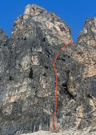 Marmotta Volante, Torre Grande di Falzarego, Dolomiti, Christoph Hainz - Il tracciato della via 'Marmotta Volante' alla Torre Grande di Falzarego, Dolomiti (Christoph Hainz 04/2026)