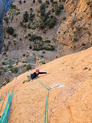 Taghia, Morocco, Joseph Harris, Iker Pou - The first ascent of 'Club Ahmed' on Tuyat at Taghia in Morocco (Joseph Harris, Iker Pou 2026) Taghia, Morocco, Joseph Harris, Iker Pou - The first ascent of 'Club Ahmed' on Tuyat at Taghia in Morocco (Joseph Harris, Iker Pou 2026)