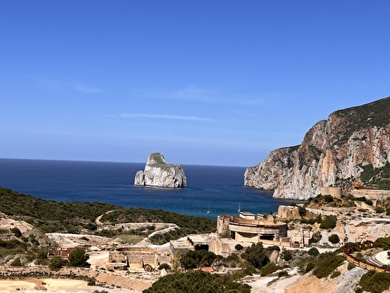 Masua Sardegna - Pan di Zucchero, la vecchia miniera di Masua e la scogliera di Masua in Sardegna Masua Sardegna - Pan di Zucchero, la vecchia miniera di Masua e la scogliera di Masua in Sardegna