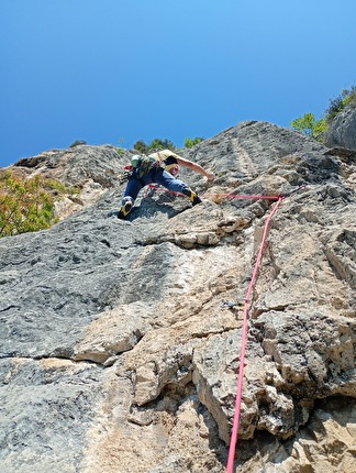 Pagliaccio Ridi, Mandrea di Laghel, Valle del Sarca - Francesco Sauro su 'Pagliaccio Ridi', Mandrea di Laghel, Valle del Sarca Pagliaccio Ridi, Mandrea di Laghel, Valle del Sarca - Francesco Sauro su 'Pagliaccio Ridi', Mandrea di Laghel, Valle del Sarca