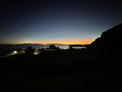 La seconda alba, Pizzo Coda di Volpe, Monte Gallo, Sicilia, Emanuele Andreozzi, Andrea Gremes, Mauro Viola - 'La seconda alba' al Pizzo Coda di Volpe: alba su Mondello La seconda alba, Pizzo Coda di Volpe, Monte Gallo, Sicilia, Emanuele Andreozzi, Andrea Gremes, Mauro Viola - 'La seconda alba' al Pizzo Coda di Volpe: alba su Mondello