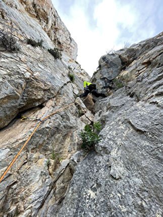La seconda alba, Pizzo Coda di Volpe, Monte Gallo, Sicilia, Emanuele Andreozzi, Andrea Gremes, Mauro Viola - 'La seconda alba' al Pizzo Coda di Volpe: Emanuele Andreozzi in apertura sul quinto tiro La seconda alba, Pizzo Coda di Volpe, Monte Gallo, Sicilia, Emanuele Andreozzi, Andrea Gremes, Mauro Viola - 'La seconda alba' al Pizzo Coda di Volpe: Emanuele Andreozzi in apertura sul quinto tiro