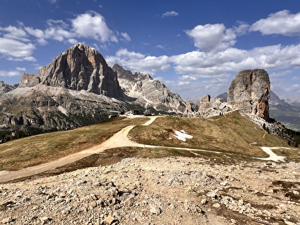 Tofana di Rozes, Cinque Torri, Dolomiti - Tofana di Rozes & Cinque Torri, Dolomiti Tofana di Rozes, Cinque Torri, Dolomiti - Tofana di Rozes & Cinque Torri, Dolomiti
