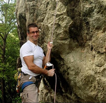 Fabiano Molinari - Fabiano Molinari. Nato a Borgo Val di Taro nel 1979, è scomparso prematuramente il 12 febbraio 2021. A lui è dedicata la Falesia di Selvola Fabiano Molinari - Fabiano Molinari. Nato a Borgo Val di Taro nel 1979, è scomparso prematuramente il 12 febbraio 2021. A lui è dedicata la Falesia di Selvola