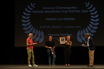 Verona Mountain Film Festival - Vince il Verona Mountain Film Festival 2026 'Sophie Lavaud - L'ultima cima' del regista François Damilano. Ritira il premio la Presidente di Alleance Francaise di Verona, premiata da Alessandro Camagna, presidente del CAI Verona, e da Roberto Gualdi, presidente del Festival. Verona Mountain Film Festival - Vince il Verona Mountain Film Festival 2026 'Sophie Lavaud - L'ultima cima' del regista François Damilano. Ritira il premio la Presidente di Alleance Francaise di Verona, premiata da Alessandro Camagna, presidente del CAI Verona, e da Roberto Gualdi, presidente del Festival.