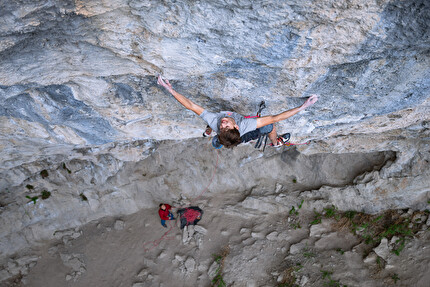 Pepa Sindel - Pepa Šindel sending 'Clash of the Titans' (9b) at Götterwandl in Austria