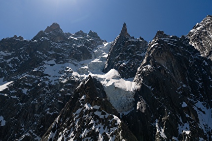 Matthias Giraud Aiguille du Plan - Matthias Giraud making the first ski BASE Jump off the North Face of Aiguille du Plan on 26/05/2026