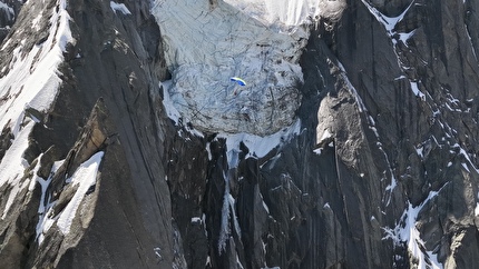 Matthias Giraud Aiguille du Plan - Matthias Giraud making the first ski BASE Jump off the North Face of Aiguille du Plan on 26/05/2026
